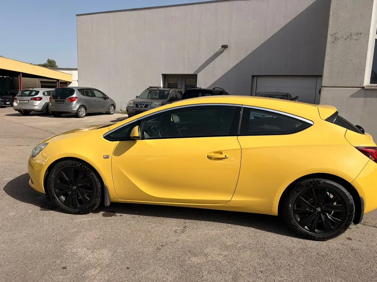 Opel Astra 2013 photo 3