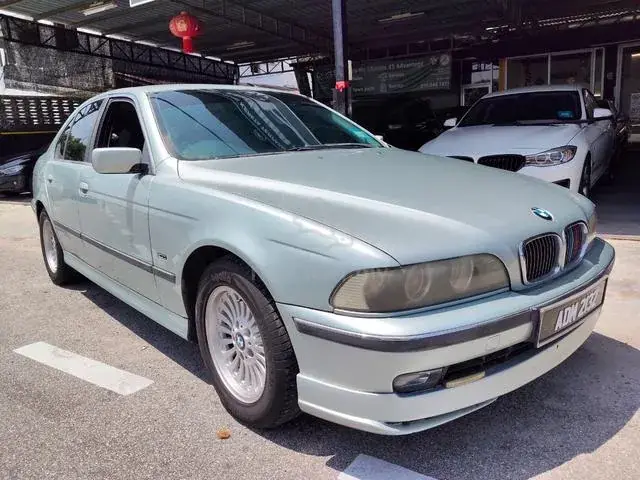 BMW 523I