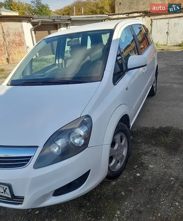 Opel Zafira 2011 photo 2