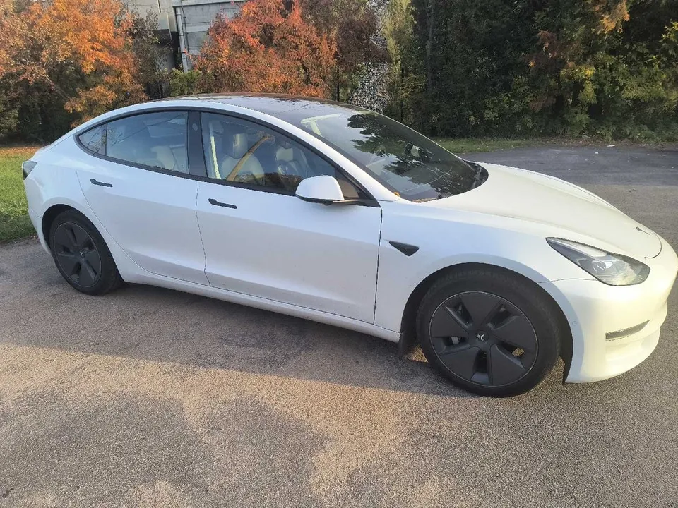 Tesla Model 3 2022 photo 2