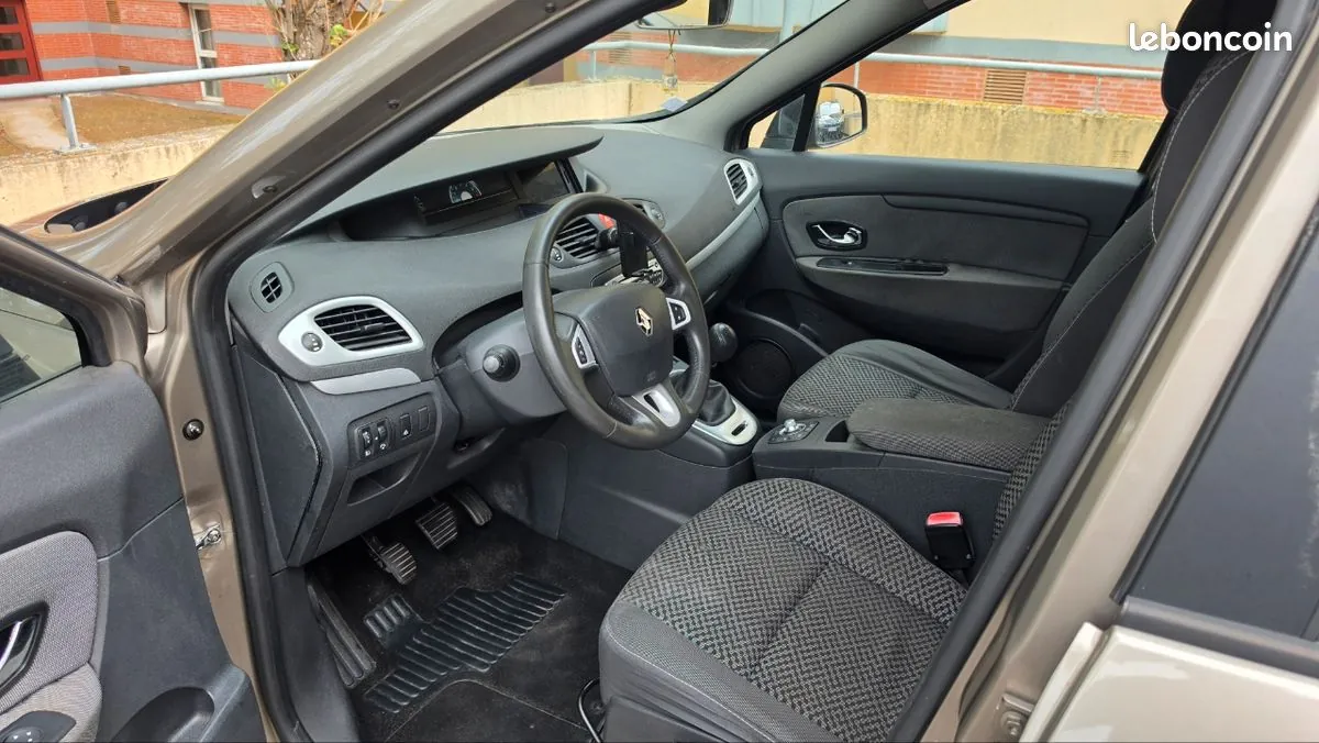 Renault Grand Scenic 2011 photo 3