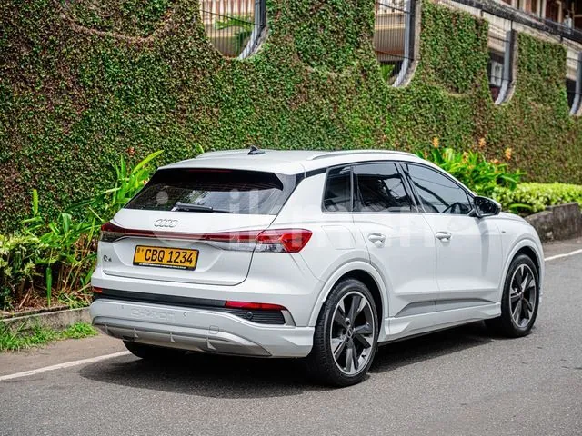 Audi Q4 E-Tron S Line 2023 photo 3