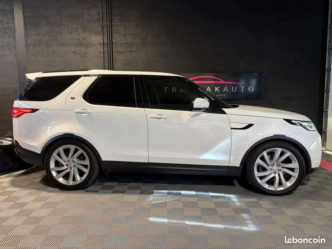 Land Rover Discovery 2017 photo 2