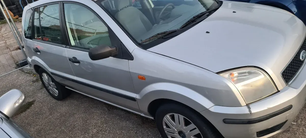 Ford Fusion 2003 photo 3