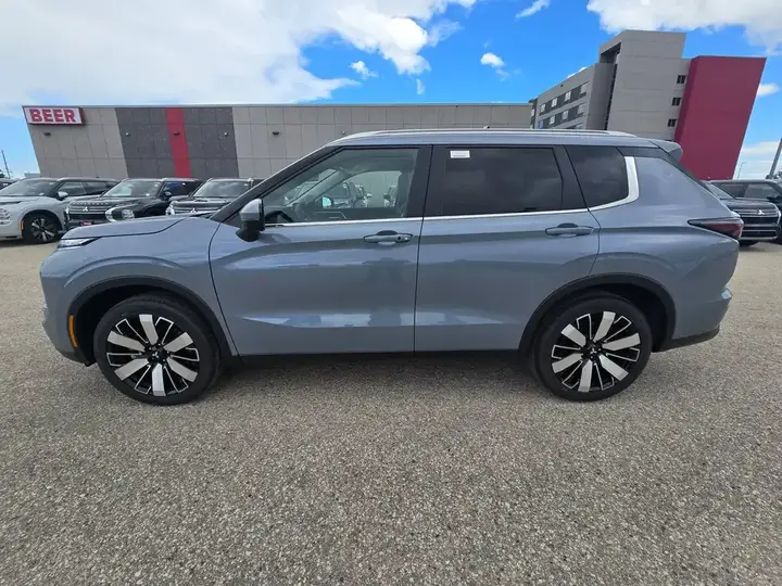Mitsubishi Outlander 2026 photo 2