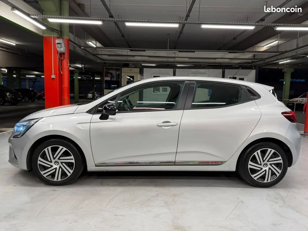 Renault Clio 2022 photo 3