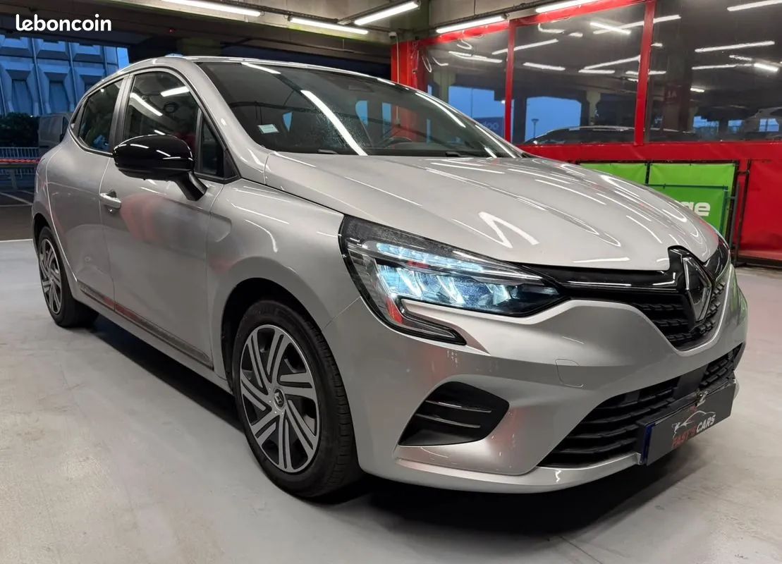 Renault Clio 2022 photo 2