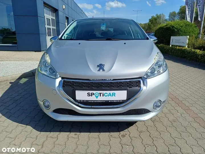 Peugeot 208 2015 photo 2