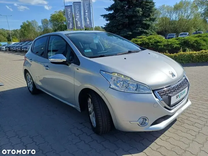 Peugeot 208 2015 photo 3