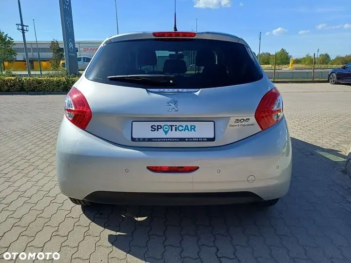 Peugeot 208 2015 photo 5