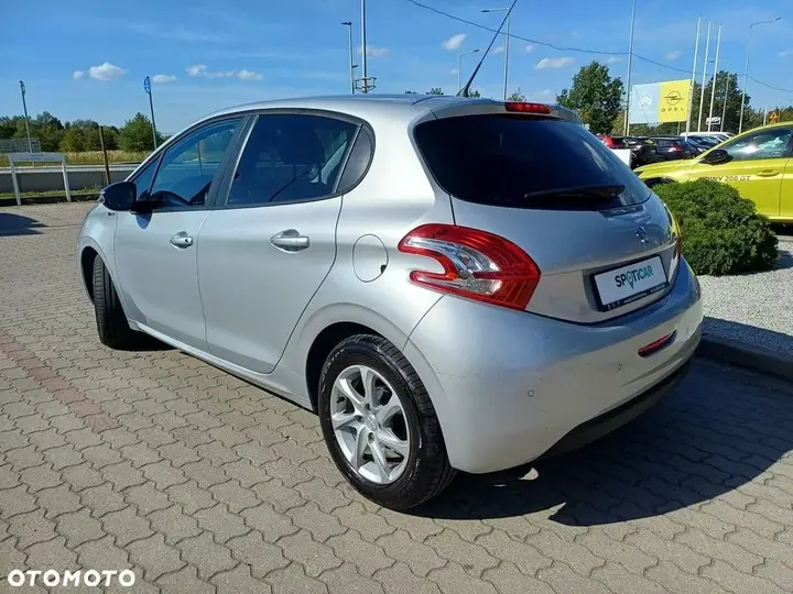Peugeot 208 2015 photo 4