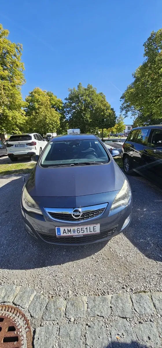 Opel Astra 2010 photo 3