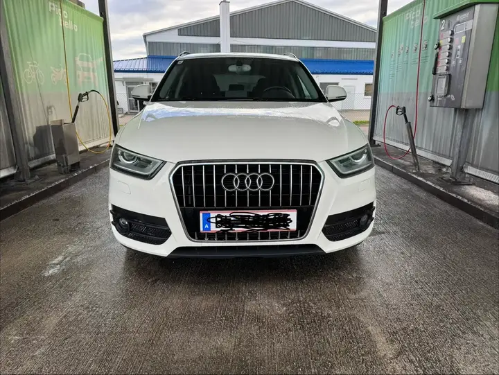 Audi Q3 2012 photo 2