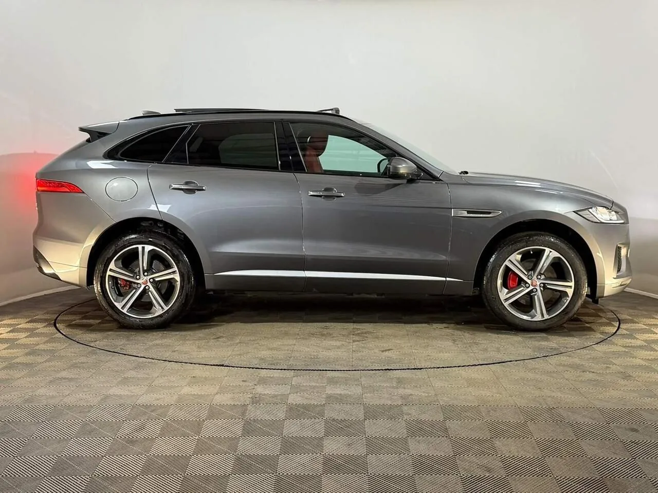 Jaguar F-Pace 2017 photo 5