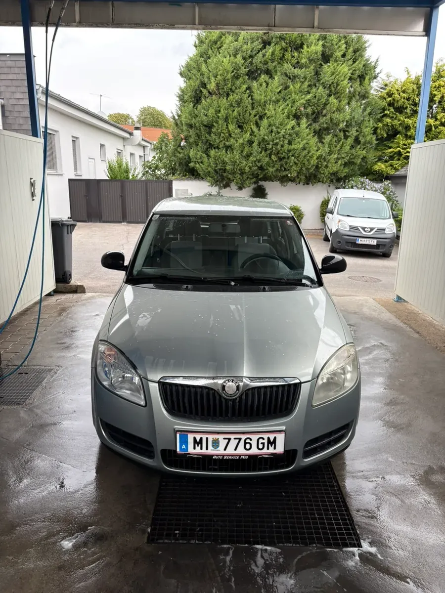 Skoda Fabia 2009 photo 2