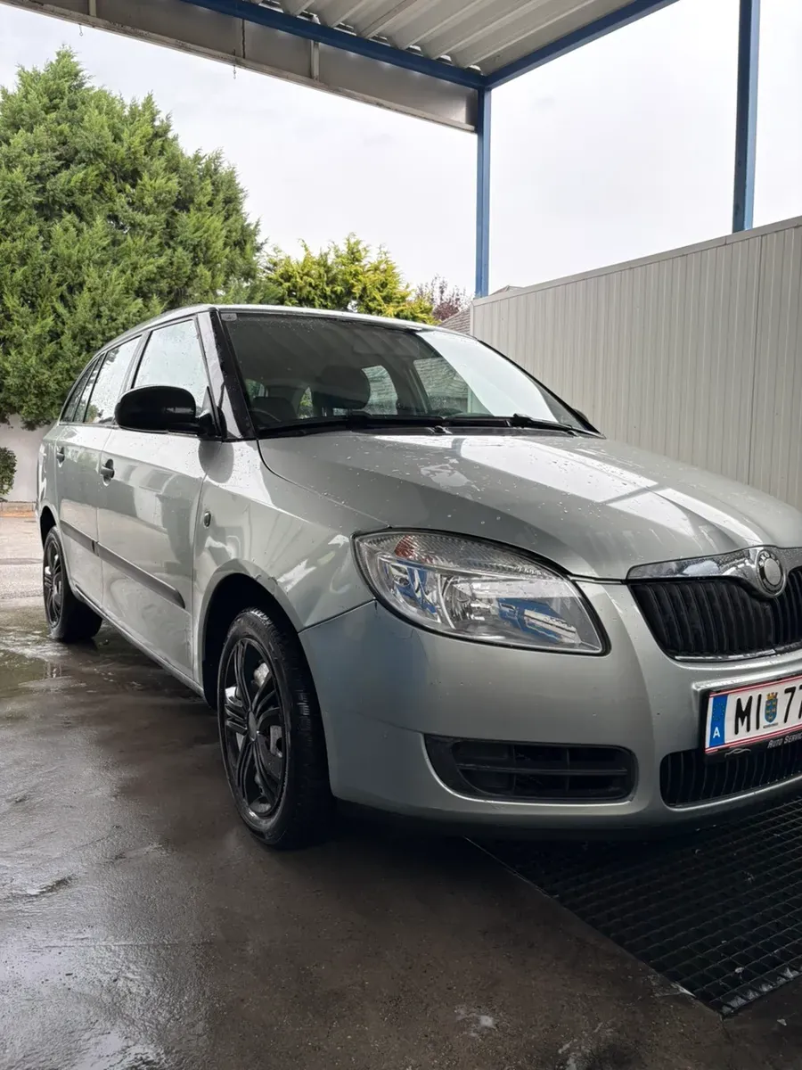 Skoda Fabia 2009 photo 3