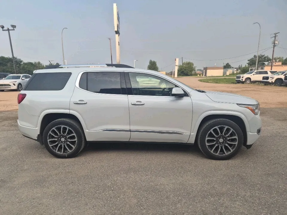 GMC Acadia 2017 photo 3
