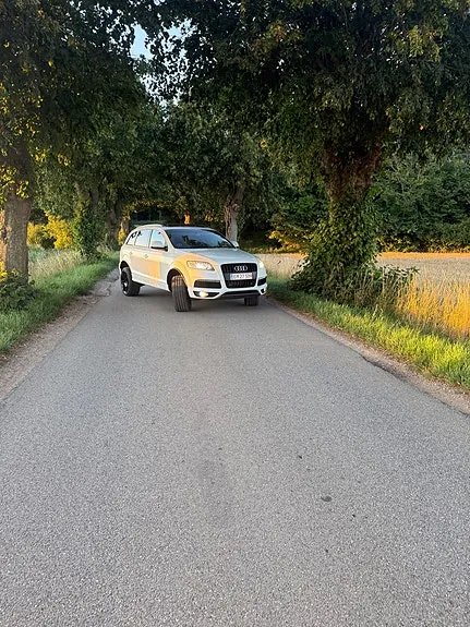 Audi Q7 2012 photo 2