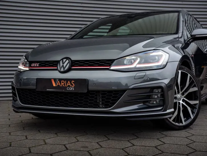 Volkswagen Golf 2018 photo 2