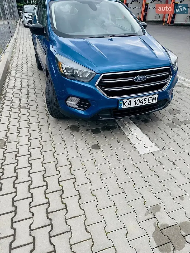 Ford Escape 2018 photo 2