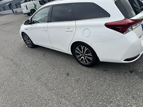 Toyota Auris 2018 photo 3