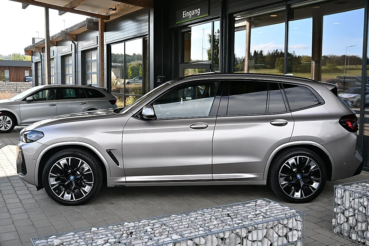 BMW Ix3 2022 photo 2
