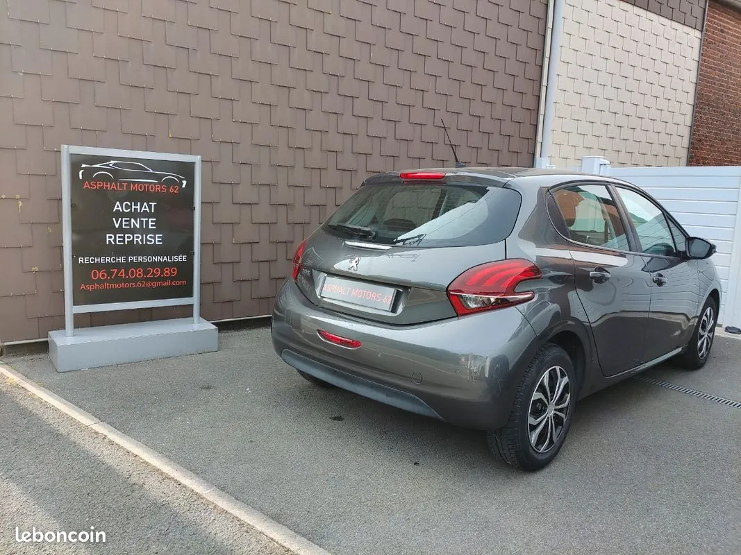 Peugeot 208 2019 photo 2