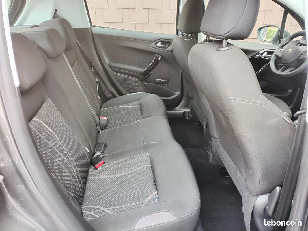 Peugeot 208 2019 photo 4