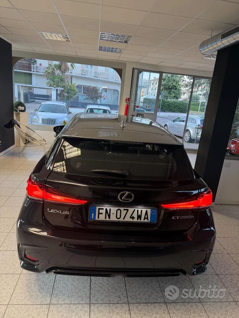 Lexus Ct 200H 2018 photo 2