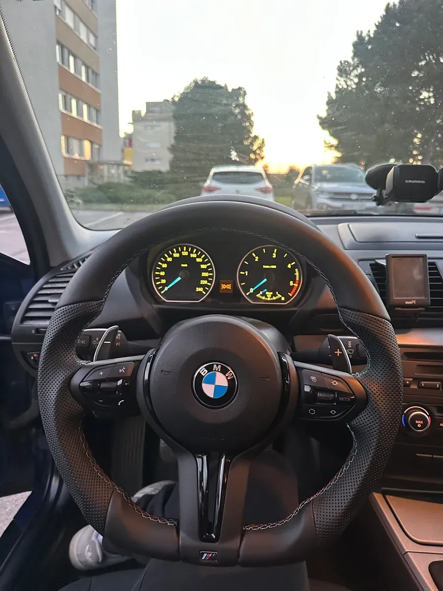 BMW 1 Series 2010 photo 3