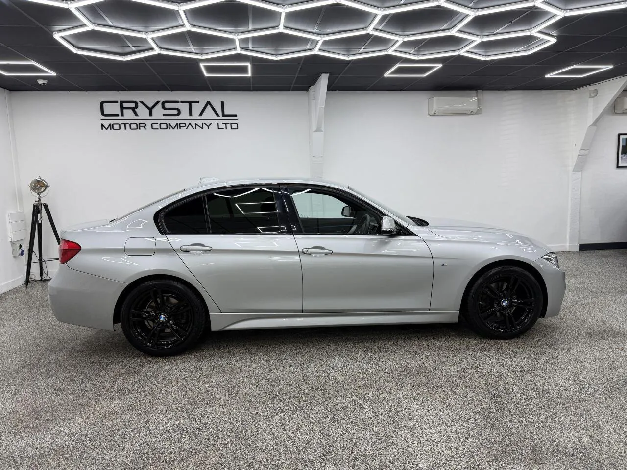 BMW 3 Series 2016 photo 2