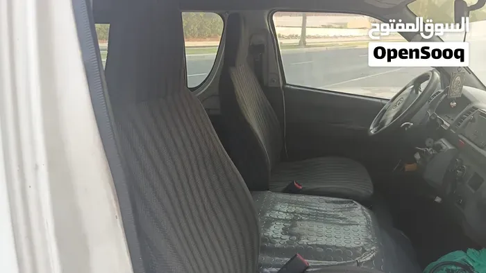 Toyota Hiace 2014 photo 4