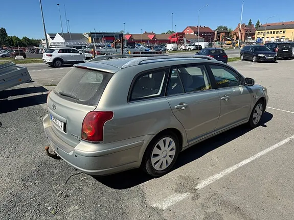 Toyota Avensis 2003 photo 4
