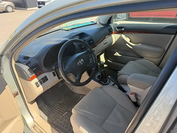 Toyota Avensis 2003 photo 5