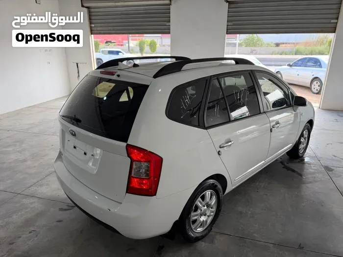 Kia Carens 2010 photo 4