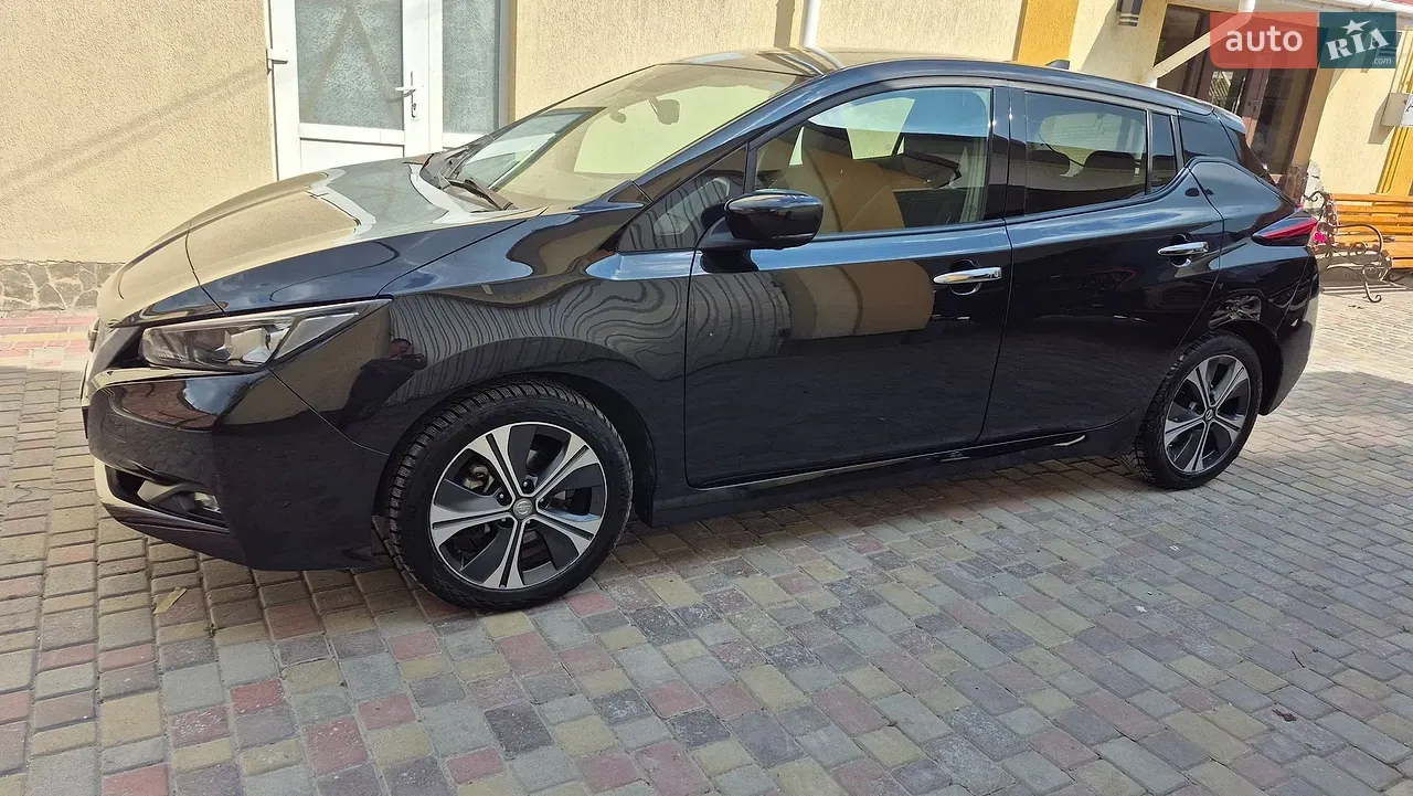 Nissan Leaf 2021 photo 2