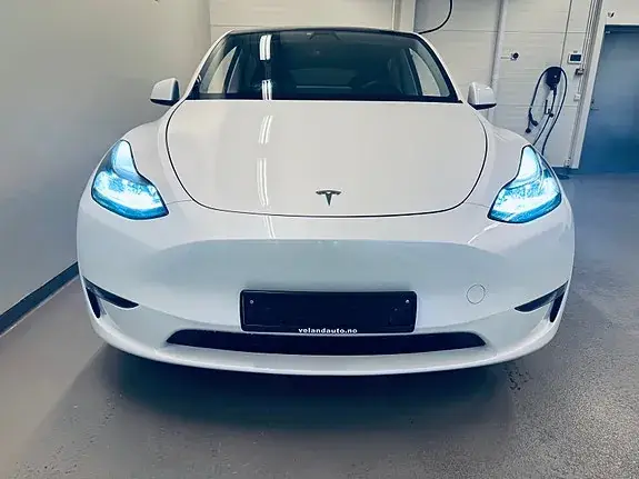 Tesla Model Y 2023 photo 2