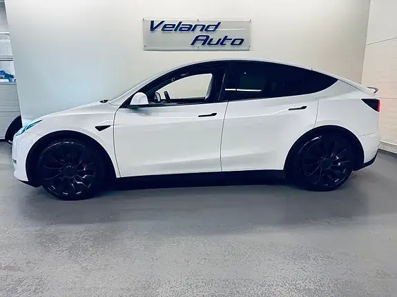 Tesla Model Y 2023 photo 3