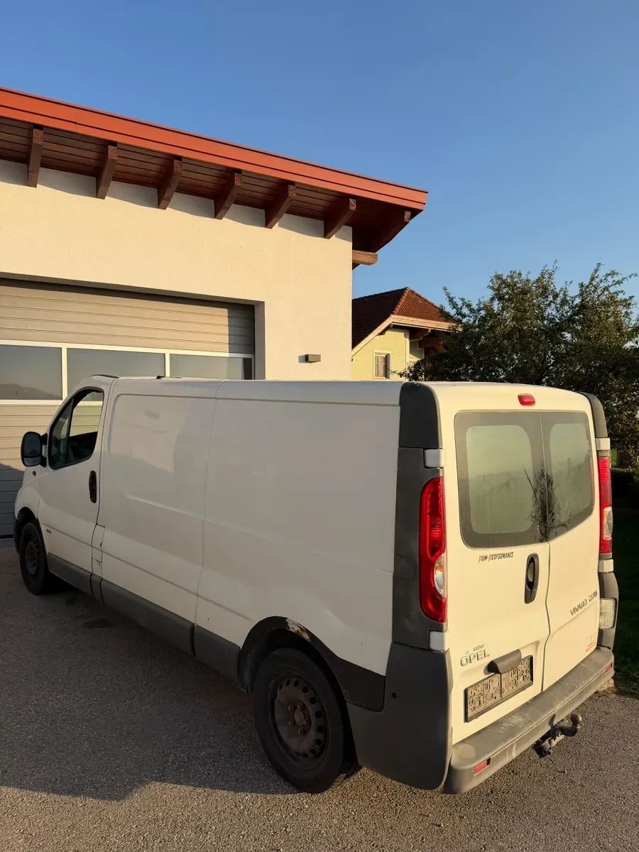 Opel Vivaro 2010 photo 3