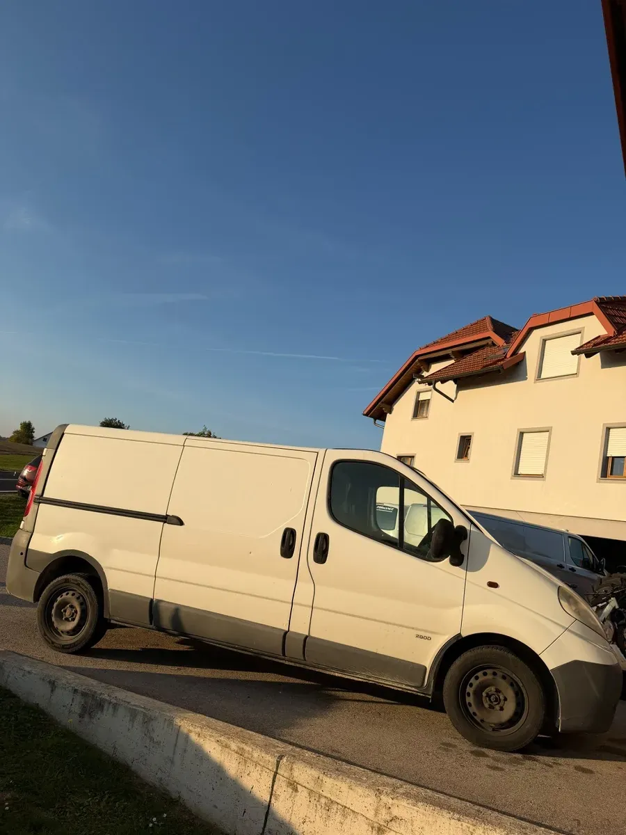 Opel Vivaro 2010 photo 2