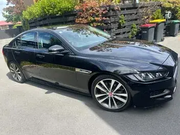 Jaguar Xe 2017 photo 2