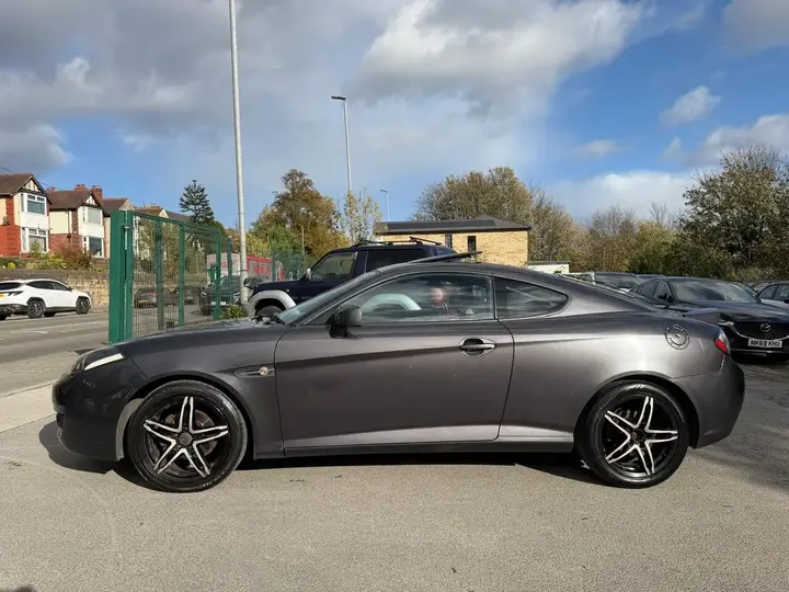 Hyundai Coupe 2009 photo 2