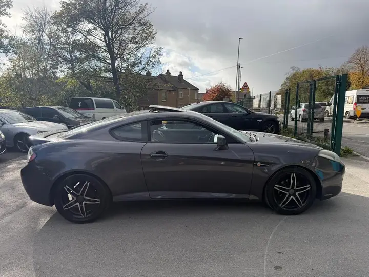 Hyundai Coupe 2009 photo 4