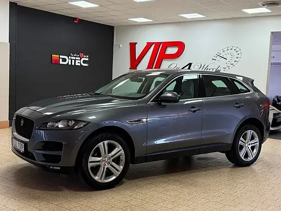 Jaguar F-Pace 2018 photo 2