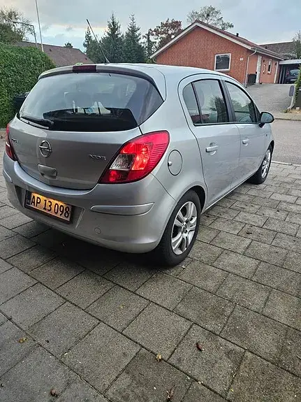 Opel Corsa 2012 photo 3