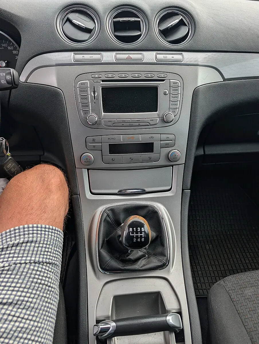 Ford Galaxy 2009 photo 2