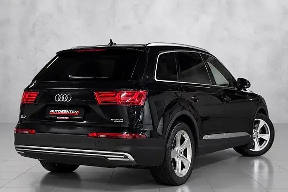 Audi Q7 2017 photo 2