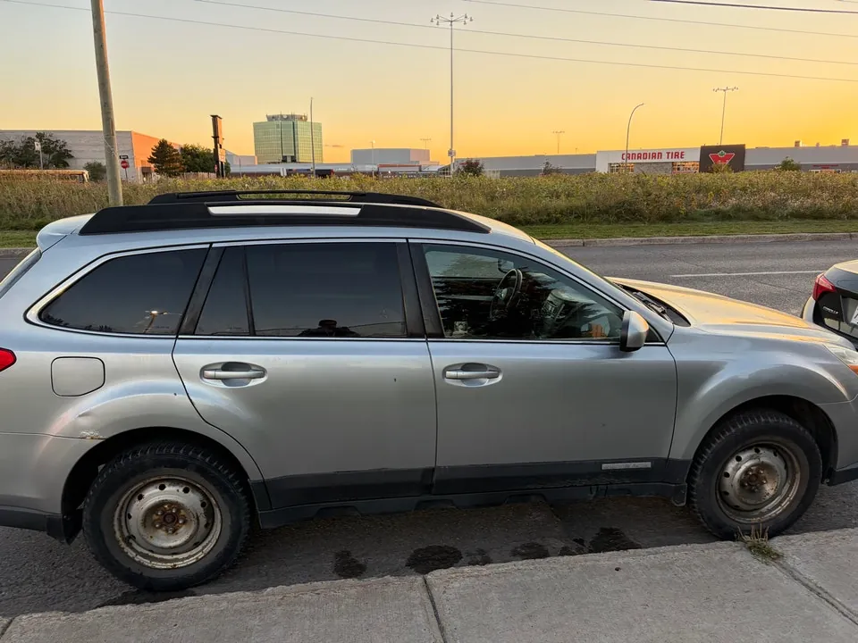 Subaru Outback 2012 photo 2