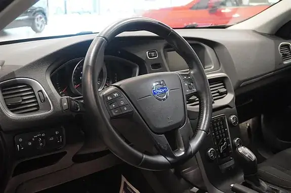 Volvo V40 2016 photo 2