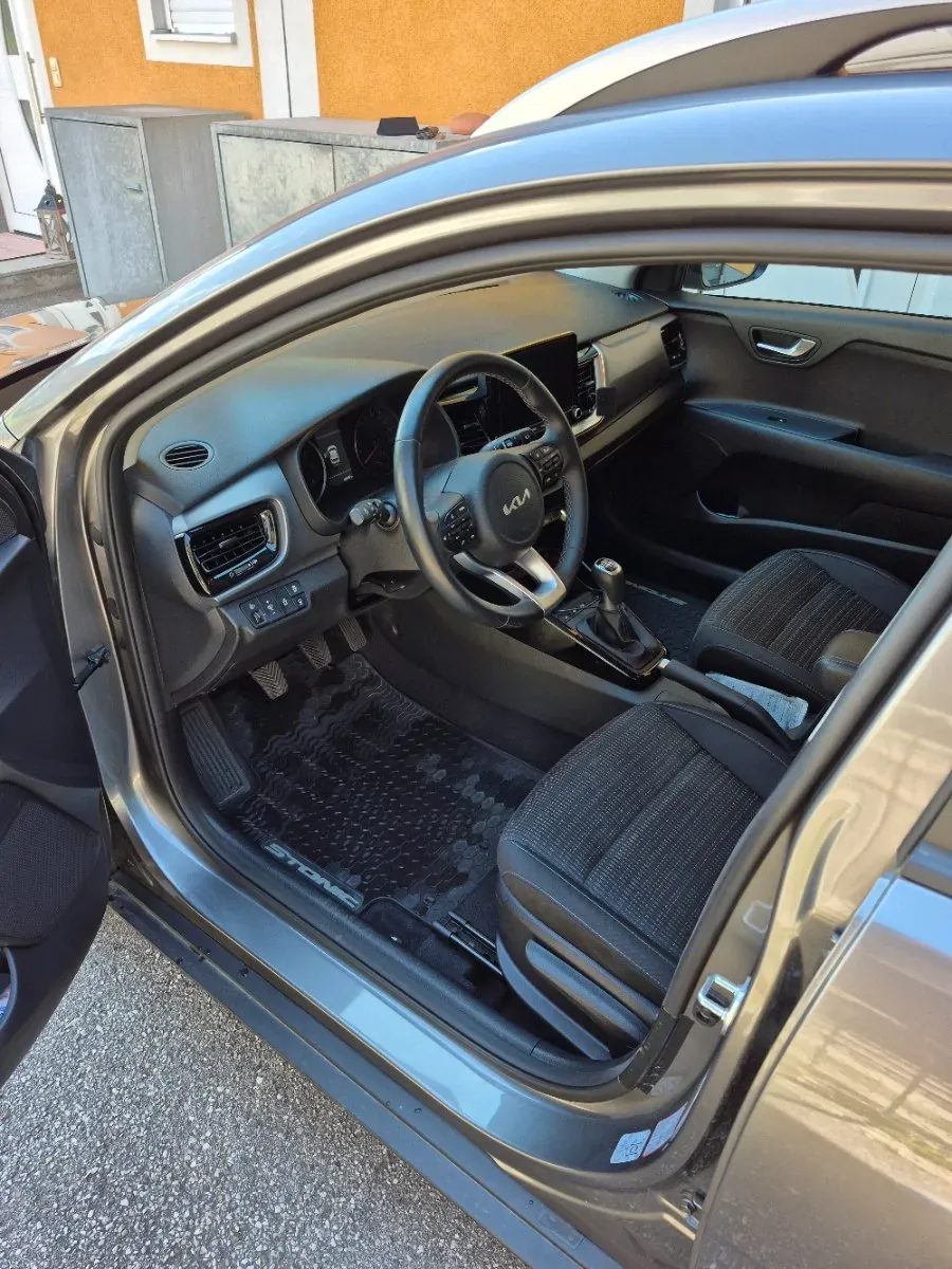 Kia Stonic 2024 photo 2